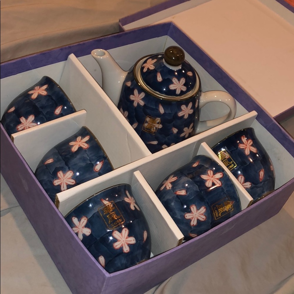 7 piece vintage Chinese style tea set